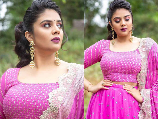 Anchor Sreemukhi is Gorgeous Looks In a Pink Dress Anchor Sreemukhi is Gorgeous Looks In a Pink Dress
